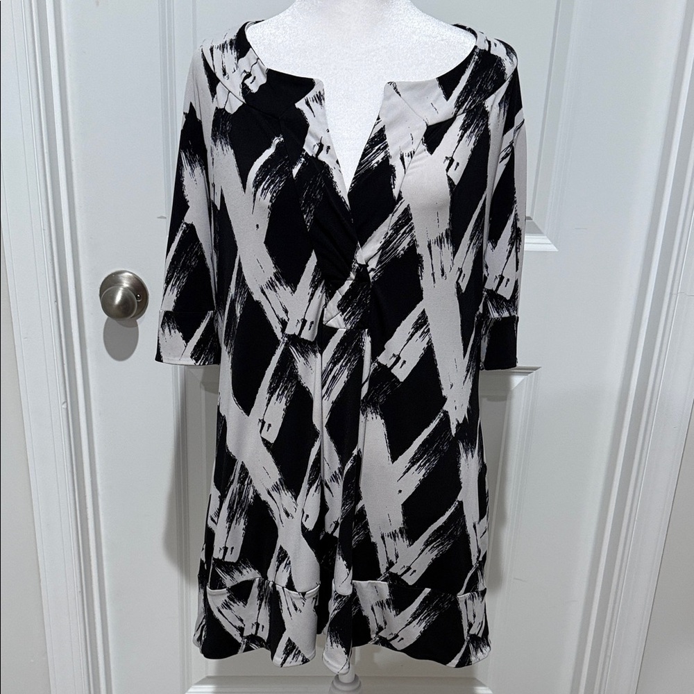 New York & Company Black and White Blouse